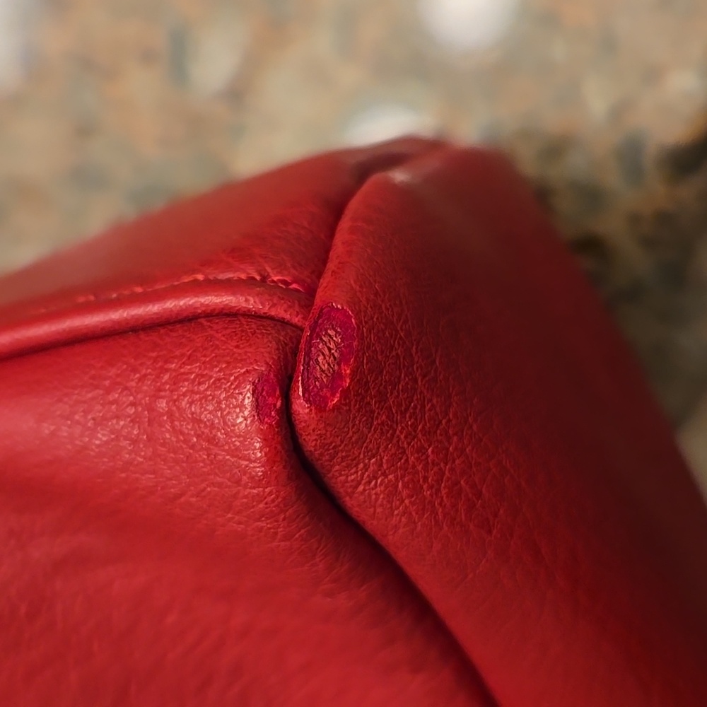 Elegant Red Crossbody Bag - Picture 7 of 10